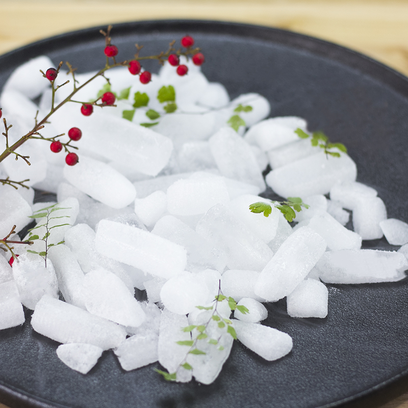 夏天天氣熱，可以用干冰給室內(nèi)降溫？